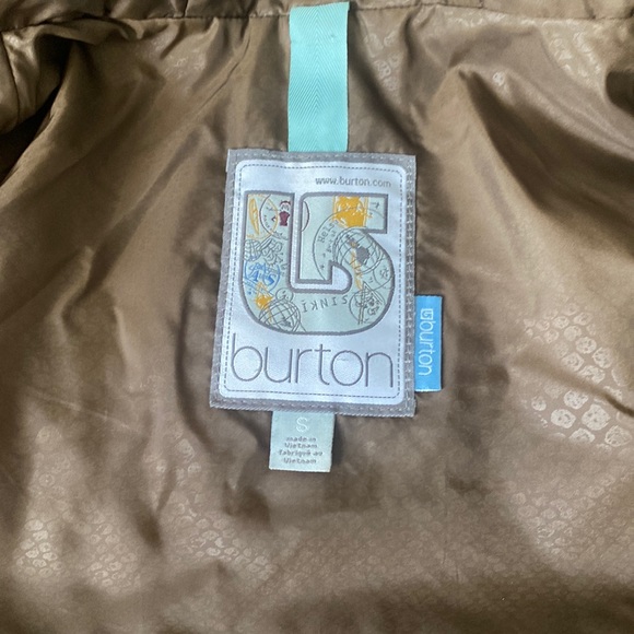 Women’s Small Burton Snowboarding Jacket, gently used. - Picture 4 of 6